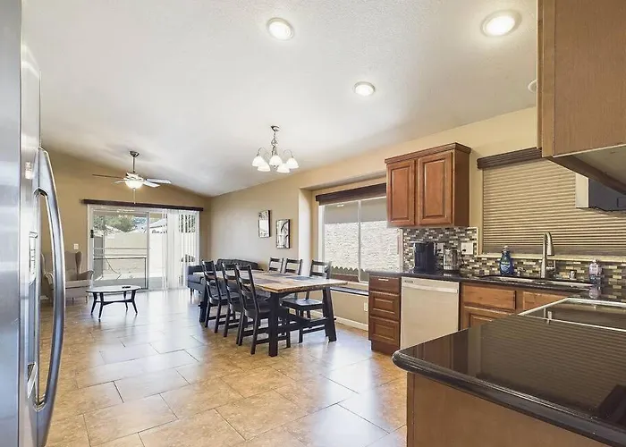 Family Fun W Pool: 3br Chandler's Heart Holiday home